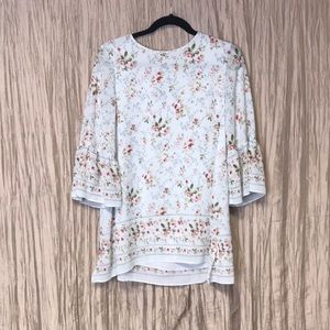 Max Studio woman’s floral print blouse bell sleeves, Small (sum232)